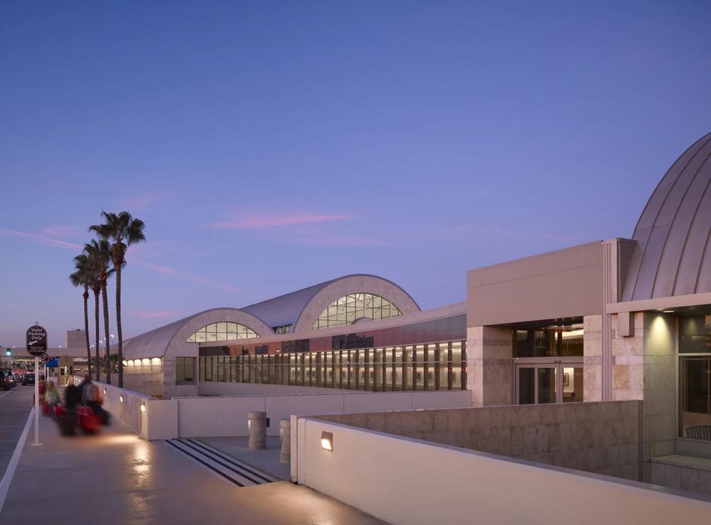 John Wayne Airport (SNA) Car Service